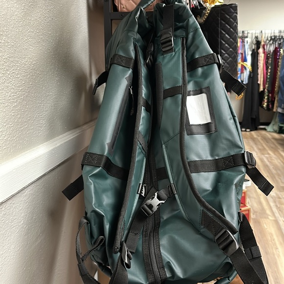 Oakley 70l road trip bag/backpack. NWT - Picture 3 of 9